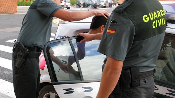 La Guardia Civil investiga a un individuo por apoderarse de la tarjeta de una anciana y extraer 1300 euros con ella en cajeros de Huétor Tajar y Loja	